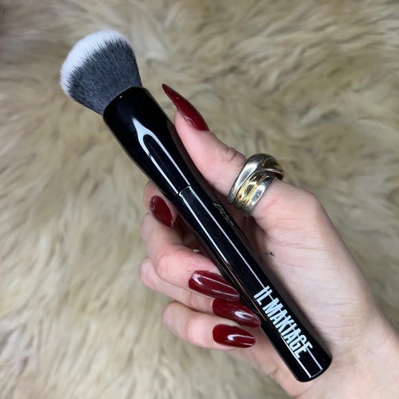 IL MAKIAGE Makeup Il Makiage Foundation Blending Brush 0 Poshmark